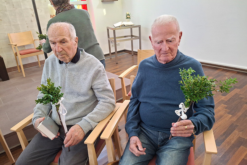 caritaspb_haus_clemens_august_von_galen_veranstaltungen_buntes_leben_im_haus_palmbundbinden